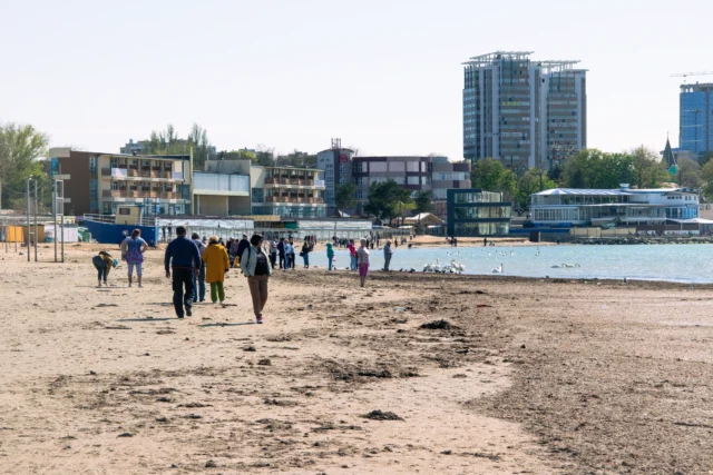 море в Анапе в апреле