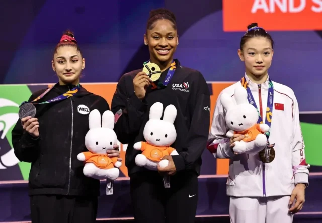 Анапчанка Людмила Рощина на чемпионате по спортивной гимнастике - победители