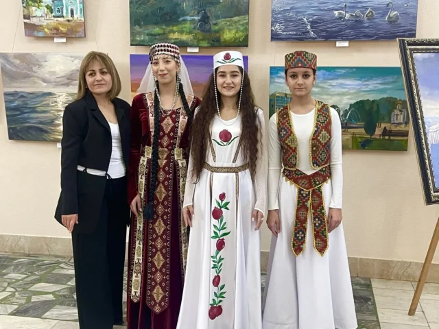 активисты Центра армянской национальной культуры