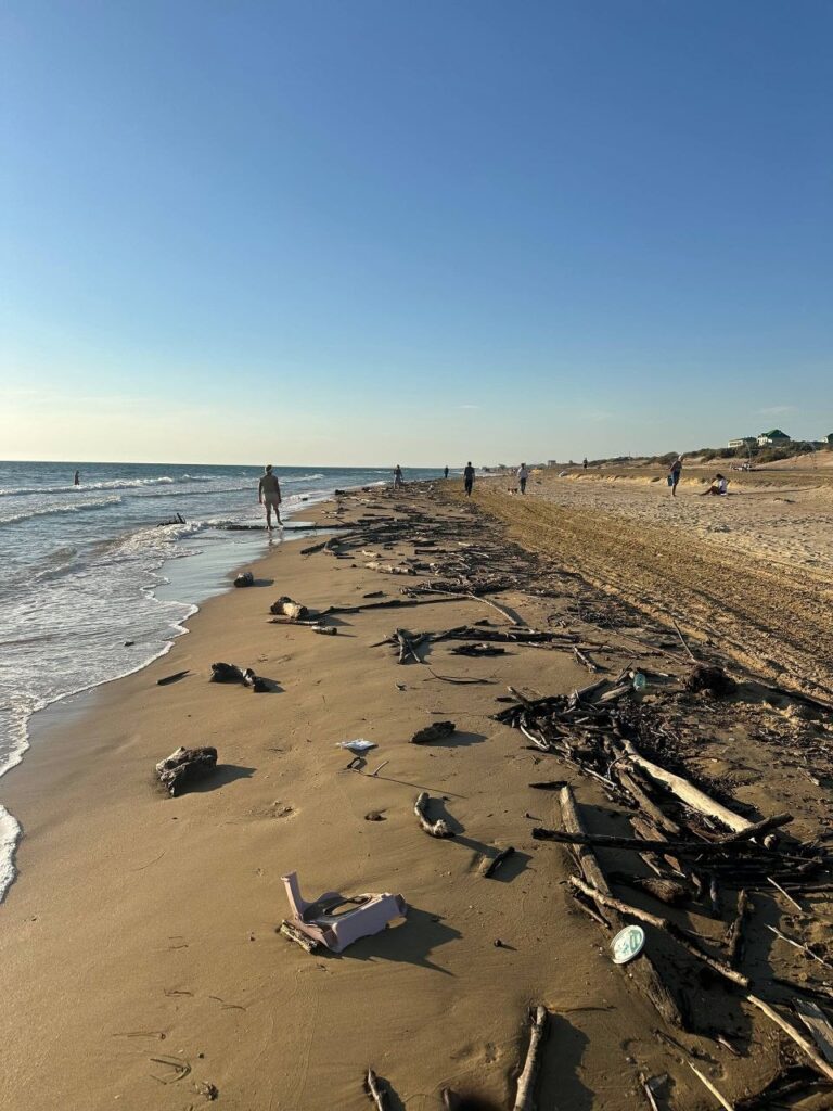 пляж после шторма